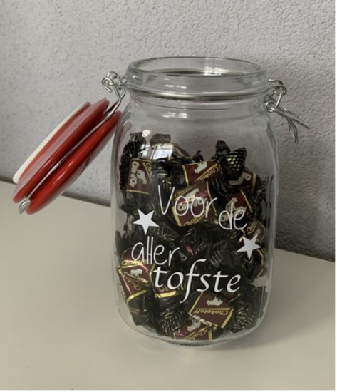 Snoeppot groot met rode deksel Voor de aller Tofste | Juf & Meester Cadeau 1