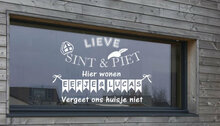 Sticker Lieve Sint en Piet met naam muur & raamversiering | Rosami Decoratiestickers 1