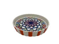 Quicheschaal taartvorm Naoura serveerschaal handgemaakt Ø 24 groen rood blauw | QU.NA.30 | Dishes & Deco Quicheschaal taartvorm Naoura serveerschaal handgemaakt Ø 24 groen rood blauw | QU.NA.30 | Dishes & Deco